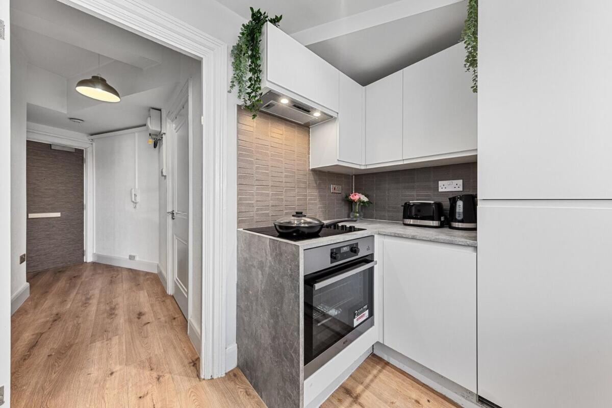 Central London Luxury, Relaxing Apartment! 2 Mins From Paddington Station! Room photo